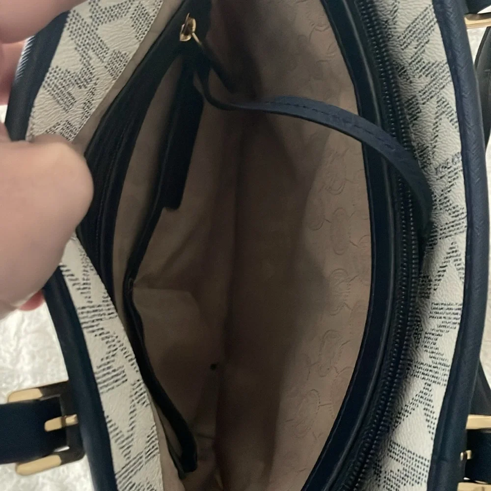 Michael Kors white and navy small tote purse - Picture 5 of 8